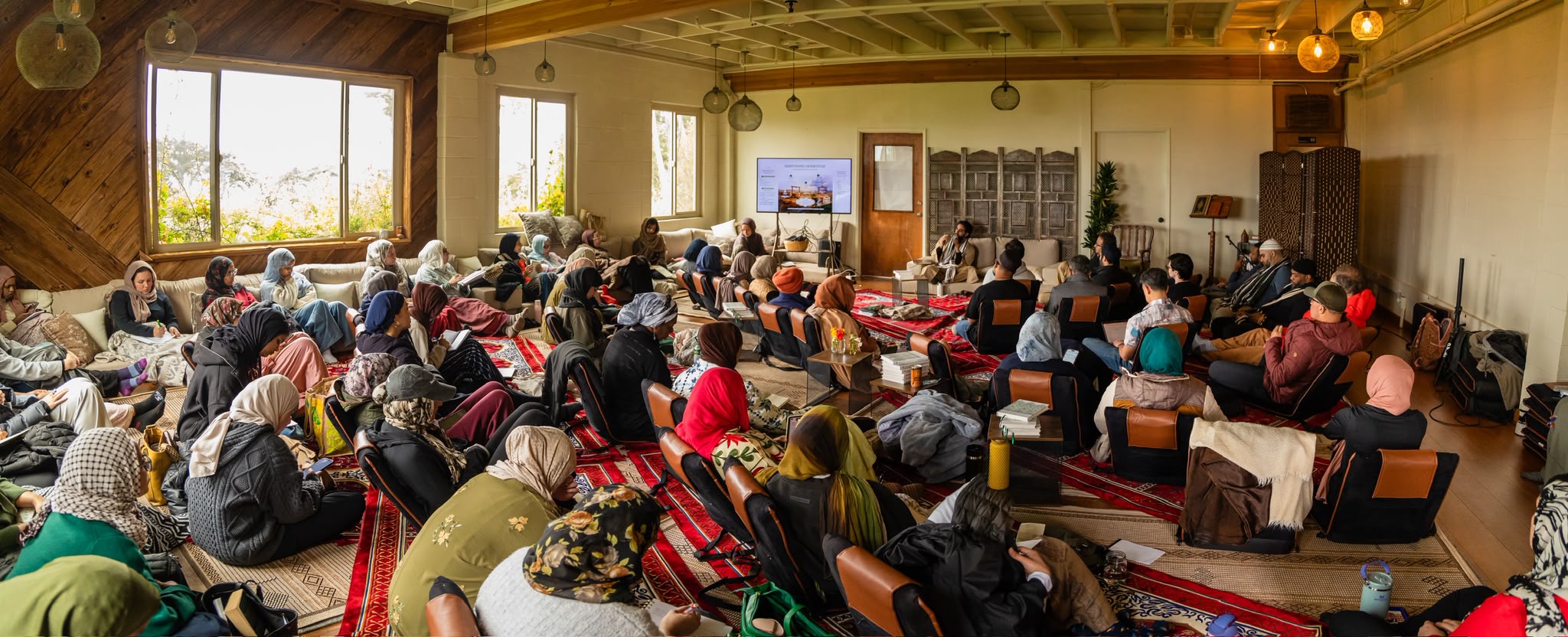 The full gathering in the Dīwān